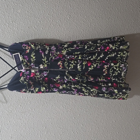 Dress - Picture 5 of 6